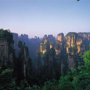 單獨(dú)成團(tuán)N線：張家界、天子山、寶峰湖、猛洞河漂流、鳳凰古城四晚五日湘西全景游